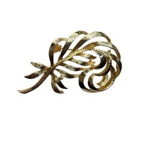 vintage Napier gold-tone feather or leaf swirl brooch